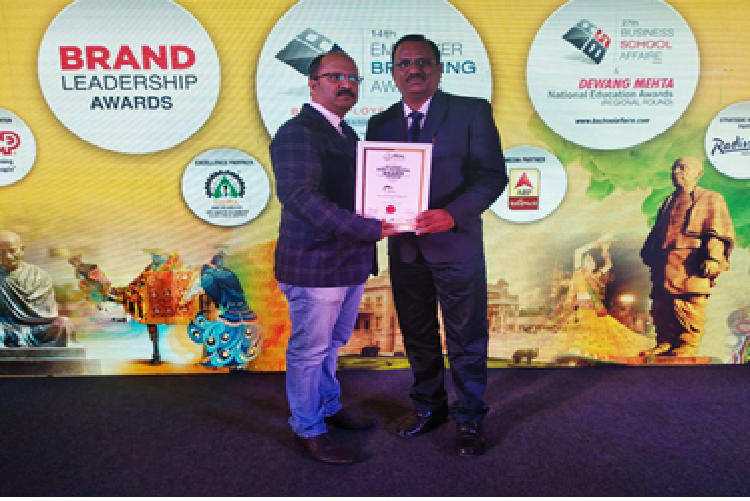 Award Being received by Mr. Niraj Trivedi- Gujrat Most Promising Brand